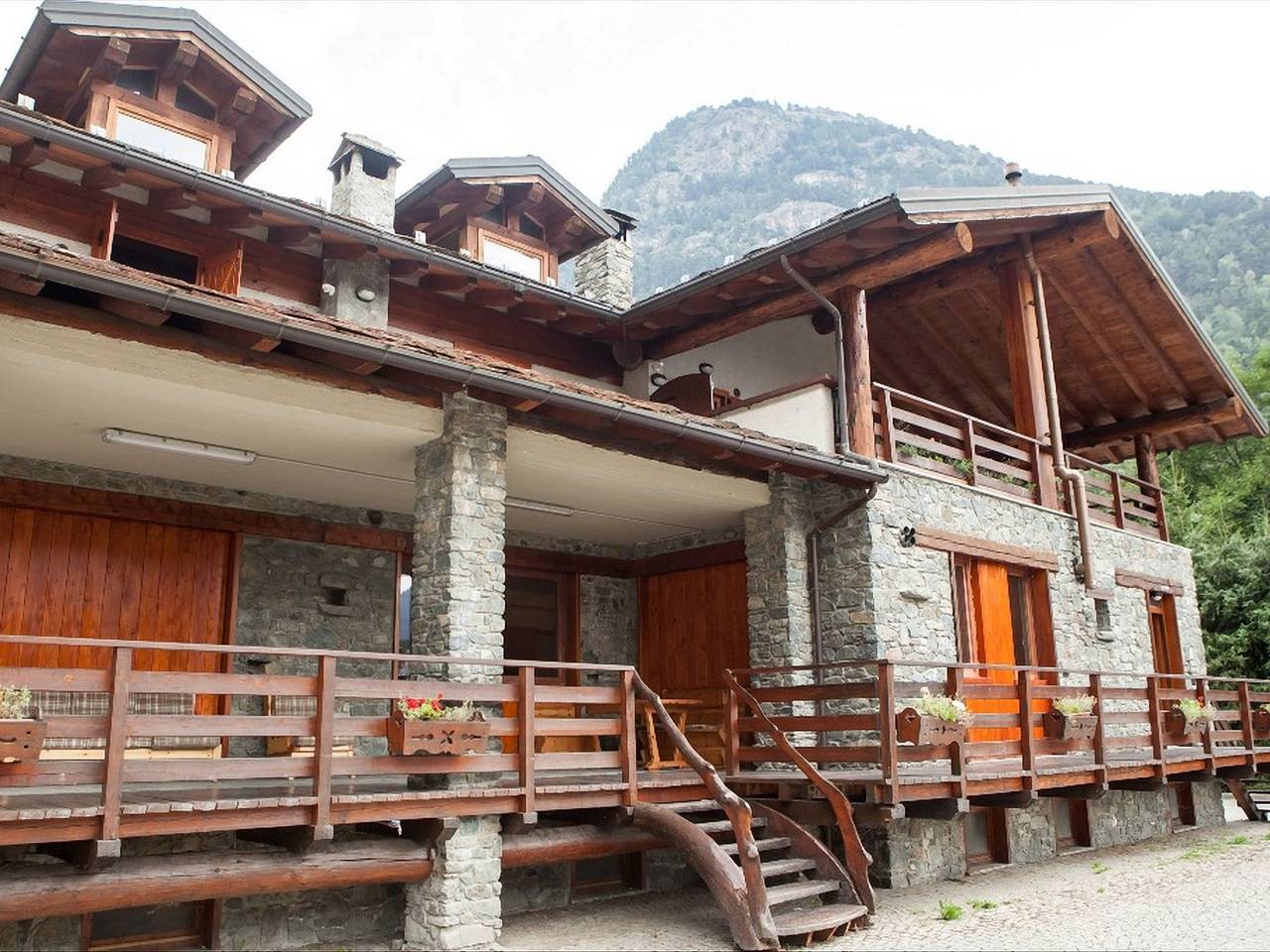 Appartamento per 9 Persone in Antey-Saint-André, Alpi Pennine