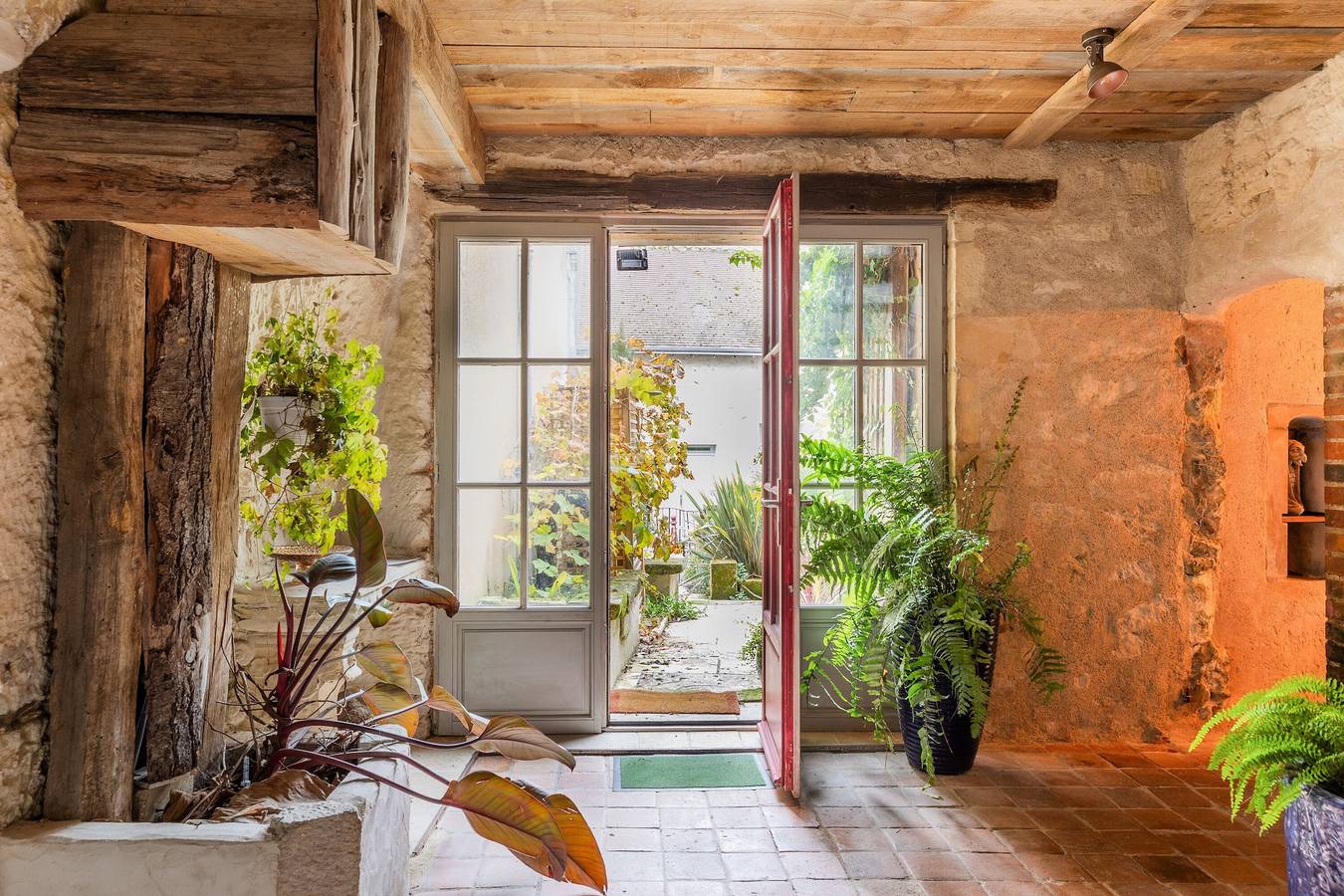 Ferienhaus „Le Troglogite Ambraline“ mit privater Terrasse, privatem Garten und Klimaanlage in Montrésor, Loches und Umgebung