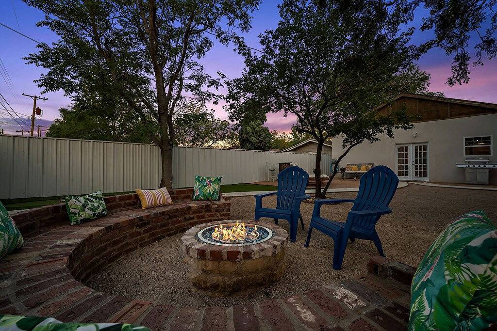 The Hut - Lubbock, Tx with an Island Flair! in Lubbock, Lubbock County