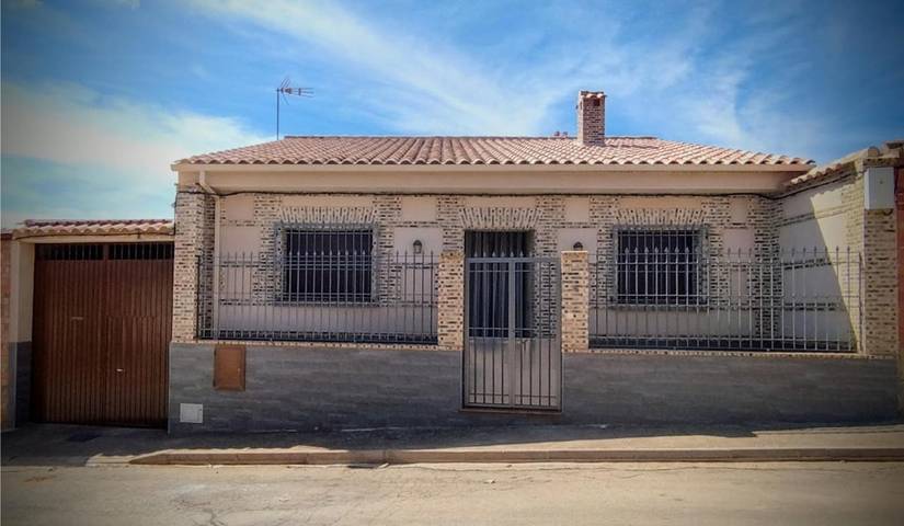 Casa rural para 8 personas, con Terraza además de Jardín y Vistas en San Carlos del Valle