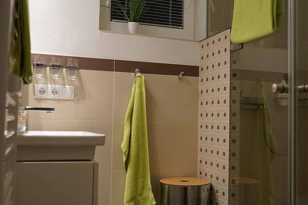 Ganze Wohnung, Luxuriöses Apartment direkt am Ufer des Ossiacher See mit großer Terrasse Wlan in Treffen am Ossiacher See, Gerlitzen
