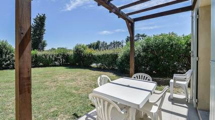 Gîte pour 8 personnes, avec piscine à Saint-Saturnin-lès-Avignon