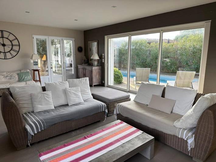 Location de vacances pour 10 personnes, avec piscine et terrasse dans Plage des Gollandieres (Le Bois-Plage-en-Re) - 3