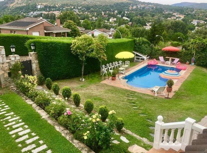 Apartamento para 12 personas, con Balcón y Terraza además de Jardín y Piscina en Becerril de la Sierra