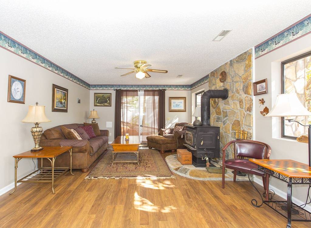 Welcome to the Nut House in Massanutten, Blue Ridge Mountains