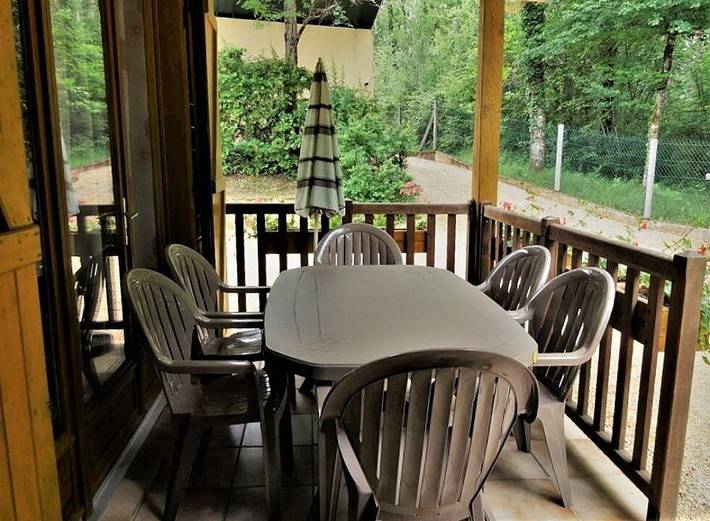 Gîte pour 6 personnes, avec piscine ainsi que terrasse et jardin à Auriac-du-Périgord