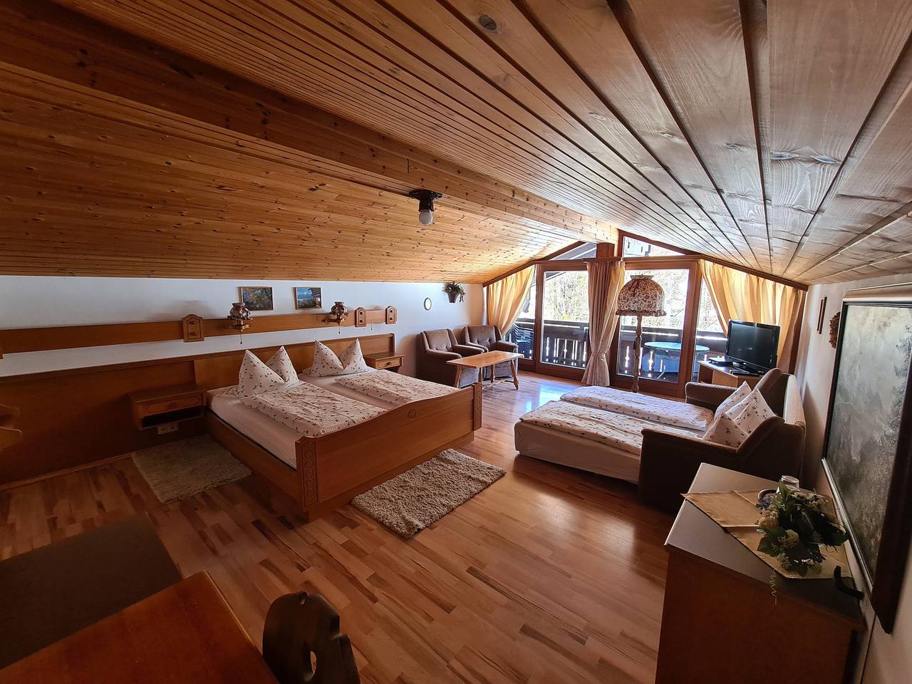 Alpenpension Bergidyll - Mehrbettzimmer mit Dusche/Wc und Balkon in Schönau am Königssee, Berchtesgadener Alpen