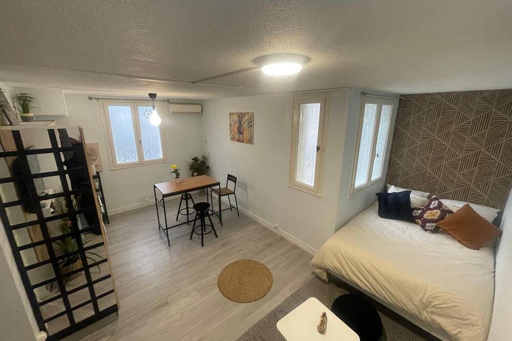 Entire apartment, Bagnol Cosy - Cosy apartment for 3 people, 30 min from Avignon in Bagnols-sur-Cèze, Nimes region