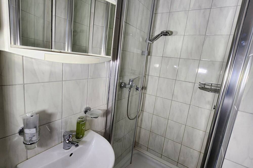 Basic Zweibettzimmer mit Eigenem Bad in Rastatt, Nordschwarzwald