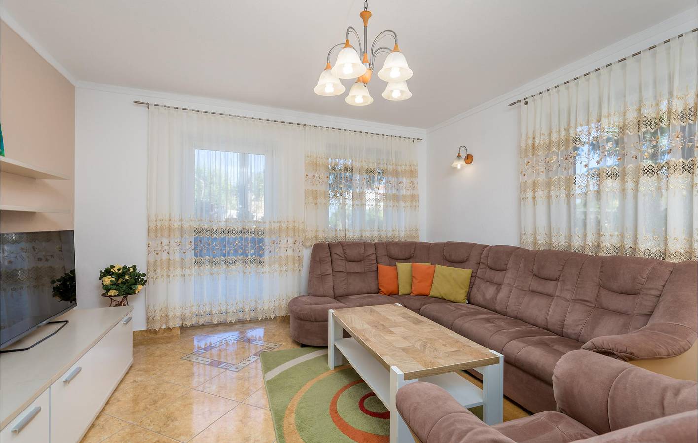 Geräumige Ferienwohnung mit Pool und Terrasse, 2,5 km vom Stadtzentrum von Kras entfernt in Garica, Krk
