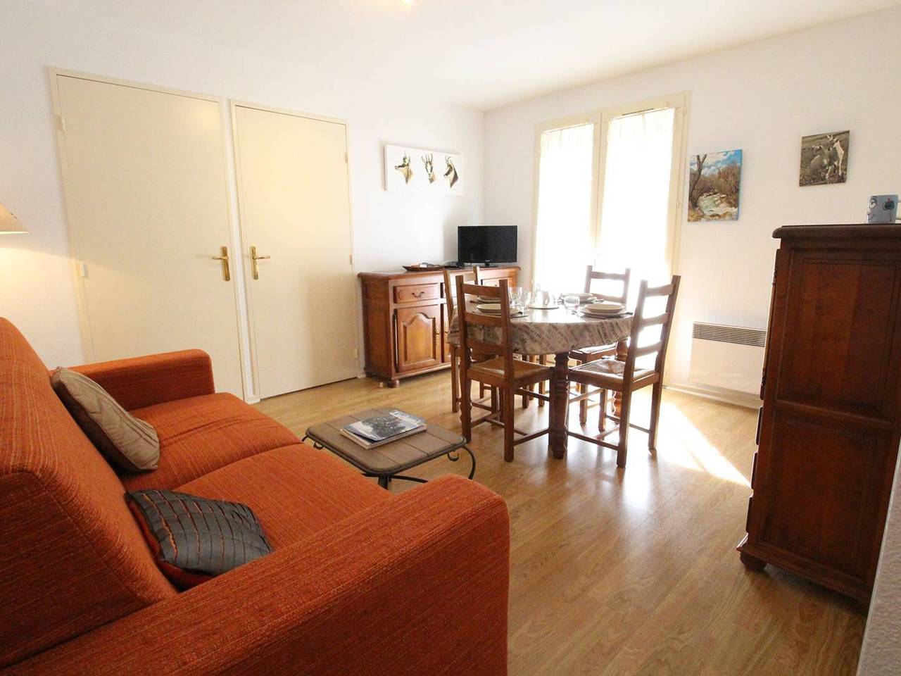 Appartement entier, T2 Centre Luchon - Balcon - Parking Inclus - Animaux Bienvenus in Luchon-Superbagnères, Bagnères-de-Luchon
