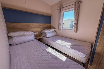 Bungalow for 6 People in Waveney District, Suffolk, Photo 2