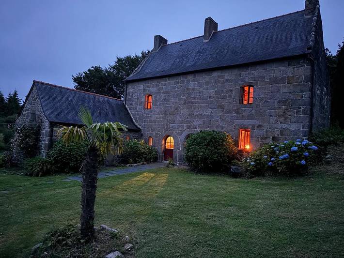 Location de vacances pour 8 personnes, avec vue sur le lac et piscine ainsi que jardin et vue, animaux acceptés à Plounérin - 3