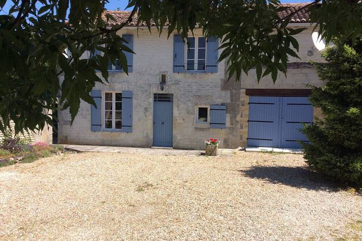 Gîte pour 4 personnes, avec jardin à Sonnac