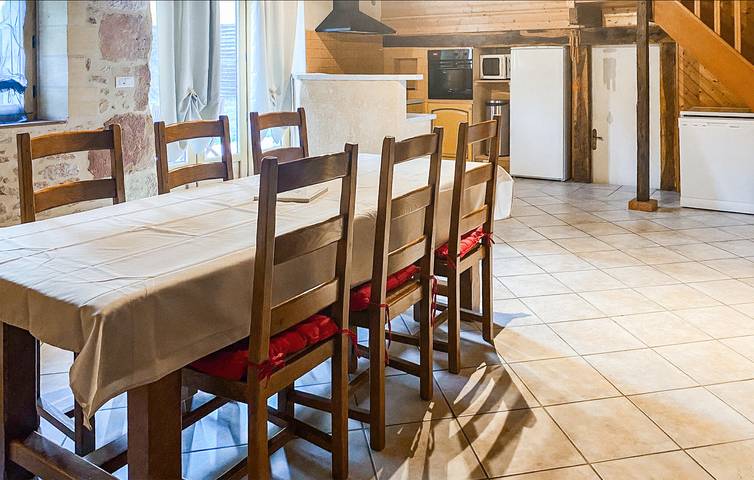 Gemütliche 95qm Wohnung mit Pool in der Nähe des Flusses La Vézère in Montignac, Périgord Noir