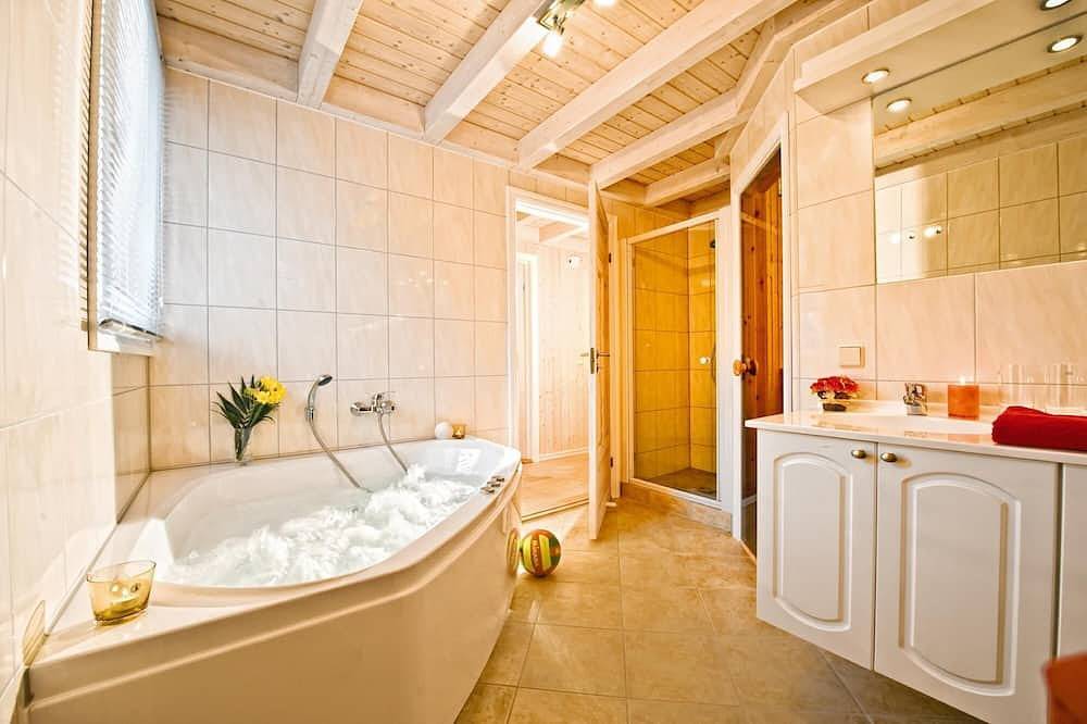 Maisonette-Apartment „Bornholm“ 103m² für 6 Pers. im Schlosspark Bad Saarow, Sauna, Whirlpool und Kamin in Bad Saarow, Scharmützelsee