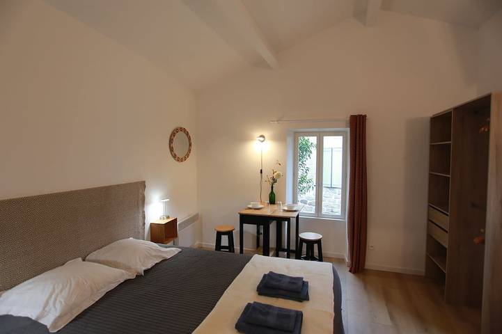 Gîte pour 2 personnes, avec jardin en Ardèche