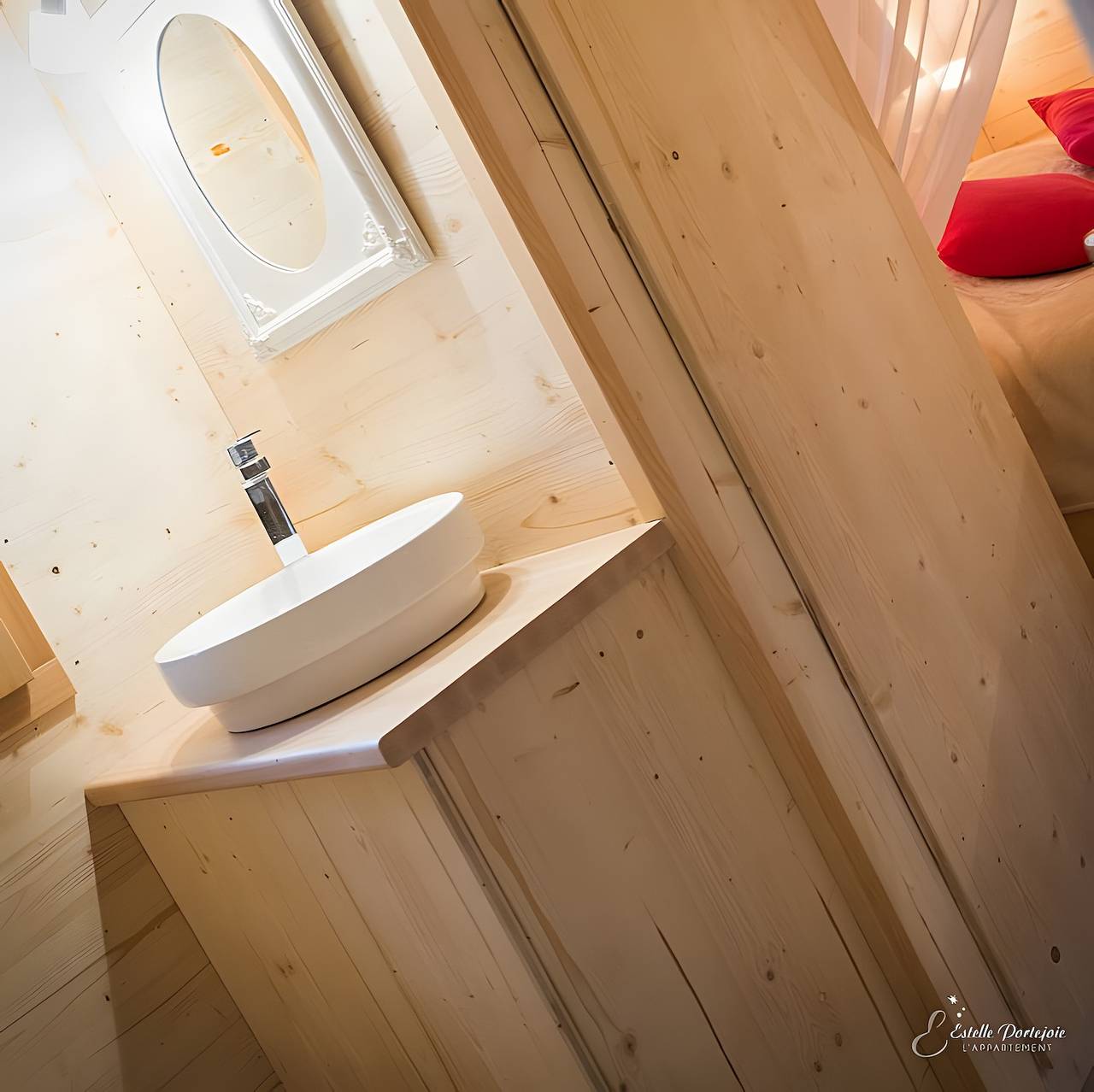 Cabane « La Cabane Spa de Céline » avec piscine partagée, Wi-Fi et climatisation in Voussac, Allier