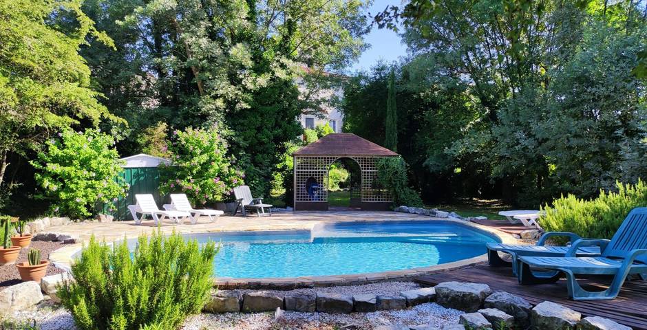 Chambre d’hôte pour 2 personnes, avec piscine et jardin, animaux acceptés