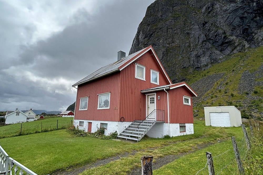 Midnight Sun House in Eggum, Lofoten in Eggum, Vestvågøy