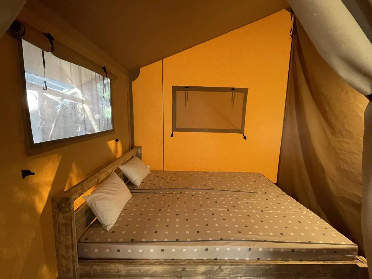 Camping 4 étoiles - Piscine in Sainte-Nathalène, Périgord Noir