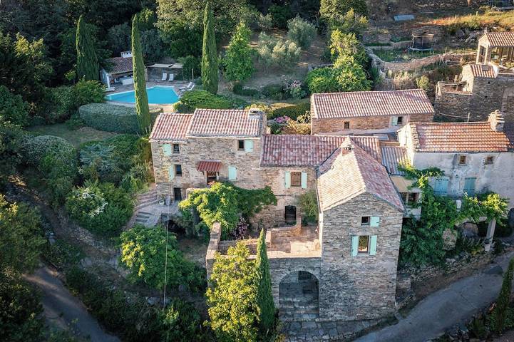 Location de vacances pour 8 personnes, avec jardin et piscine, animaux acceptés à Mons (Béziers)