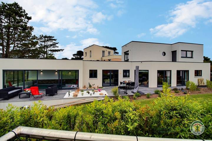 Gîte pour 6 personnes, avec Terrasse et Piscine dans Plage de Port-Mabo