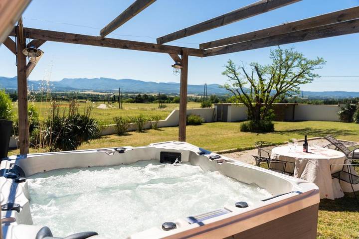 Location de vacances pour 15 personnes, avec piscine ainsi que vue et jardin, animaux acceptés à Marsanne - 4