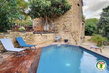 Gîte pour 6 personnes, avec terrasse ainsi que piscine et jardin à Roche-Saint-Secret-Béconne