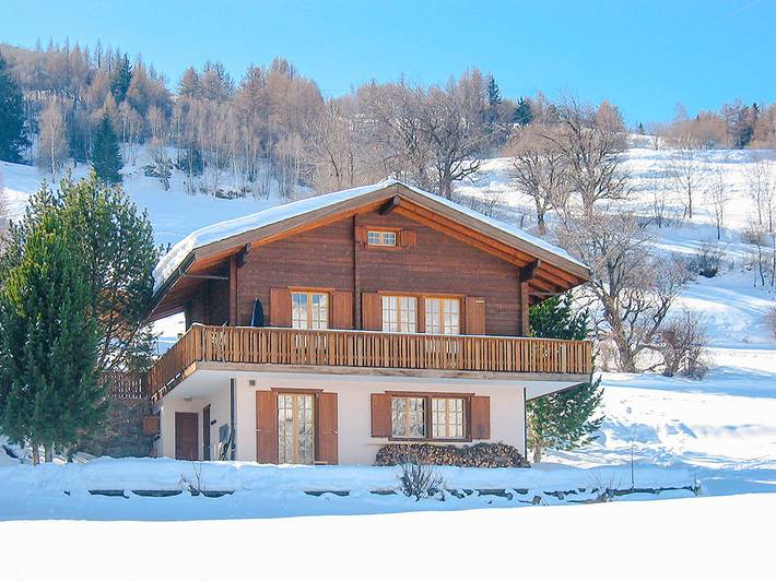 Ferienhaus für 6 Personen, mit Terrasse und Ausblick sowie Sauna in Unterbäch