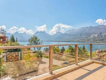 Villa pour 14 personnes, avec jardin et vue ainsi que vue sur le lac et piscine à Talloires