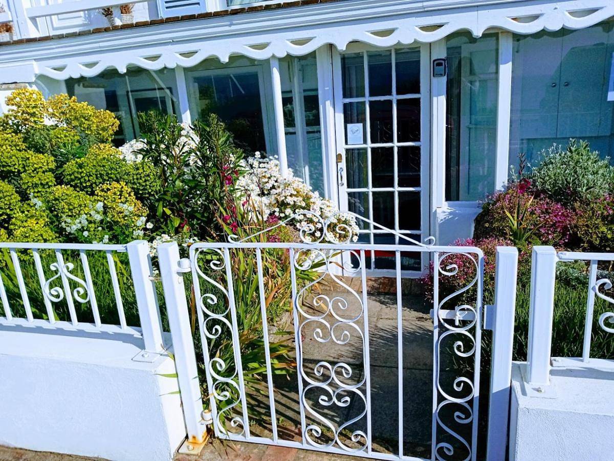 Entire apartment, Beachfront Studio Apartment in Felixstowe, Suffolk