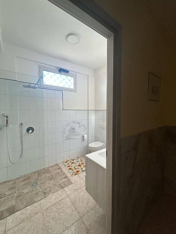 Triple Room with Private Bathroom in Monterotondo, Province de Rome