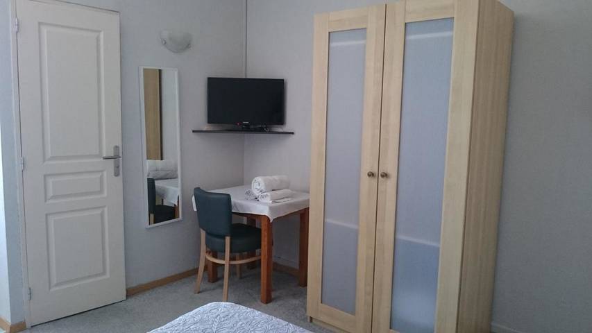 Hôtel pour 2 personnes, avec terrasse, animaux acceptés à Latresne - 3