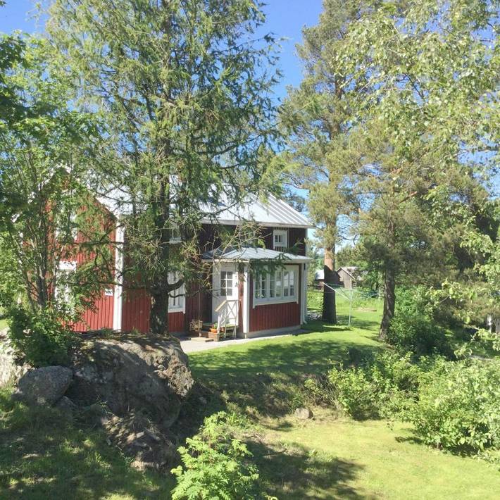 Casa rural para 5 personas, con sauna además de jardín y jacuzzi en Finlandia