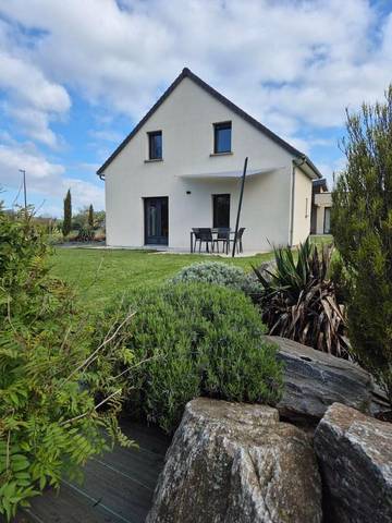 Gîte pour 4 personnes, avec terrasse et jardin à Salles-Curan