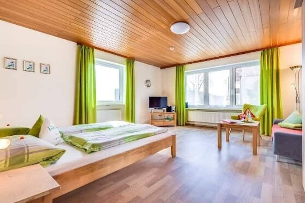 Ganze Wohnung, 3-Sterne Ferienwohnung Naabhofblick mit gemütlicher Leseecke und Blick zur Naab in Burglengenfeld, Ostbayern