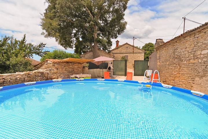 Location de vacances pour 6 personnes, avec piscine et terrasse, animaux acceptés à Svetvinčenat