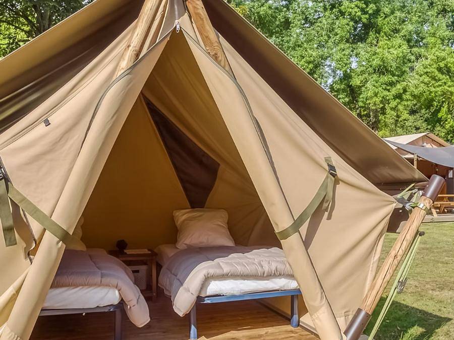 Flower Camping Le Val Vert en Berry - Tente 2 personnes - Moorea, sans sanitaires in La Châtre, Région de La Châtre