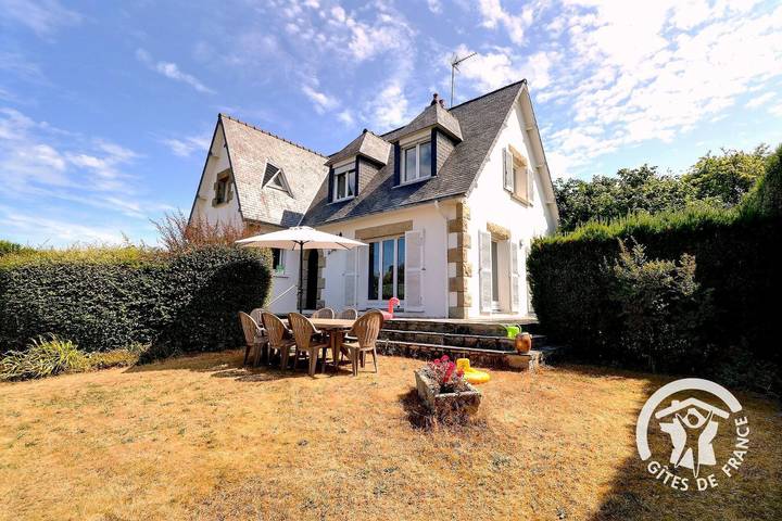 Gîte pour 8 personnes, avec jardin ainsi que piscine et vue, animaux acceptés à Saint-Lunaire