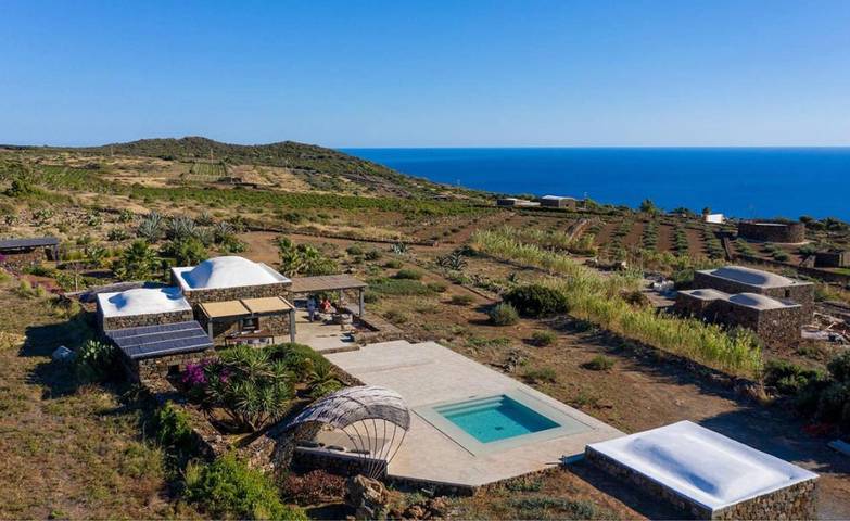 Chambre d’hôte pour 2 personnes, avec piscine ainsi que jardin et vue