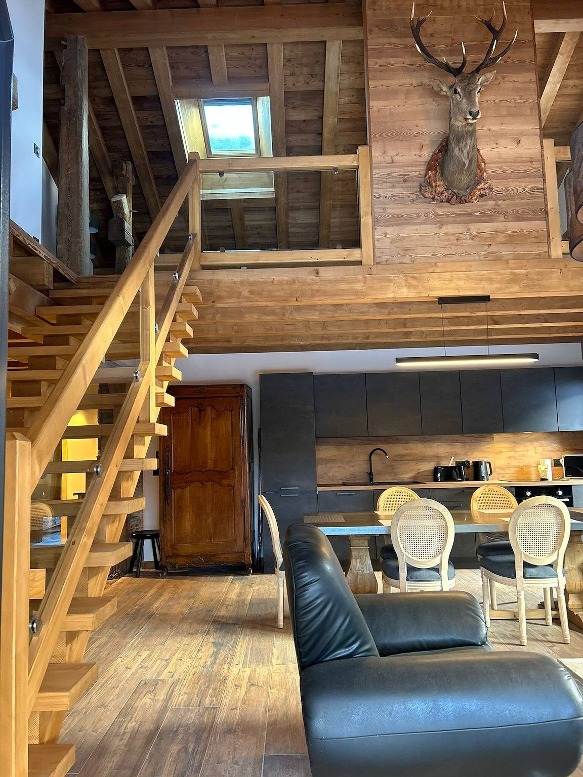 Appartement entier, Appartement 6 pers rénové à 2 min des pistes, vue montagne, terrasse privée in Station de Morillon, Grand Massif