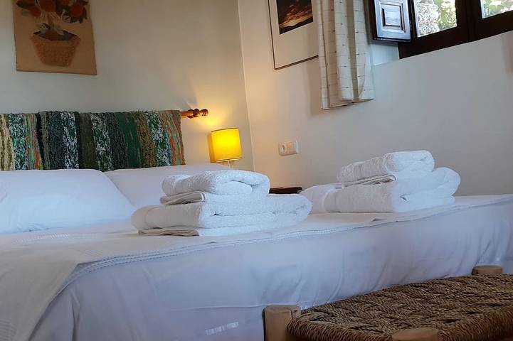Apartamento entero, Alojamiento rural con suntuosos jardines y magníficas vistas panorámicas. in Pórtugos, Cordillera Penibética