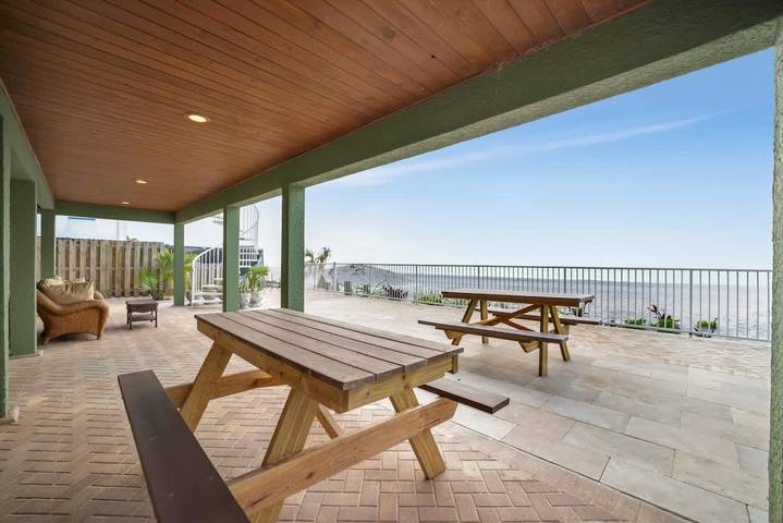 Vacation rental for 4 people, with balcony, kid friendly in Indian Rocks Beach