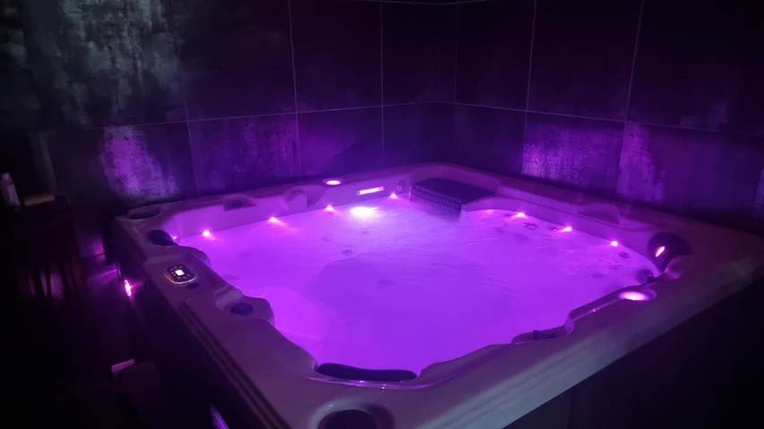 Maison d’hôte pour 2 personnes, avec Jacuzzi et Terrasse ainsi que Jardin et Vue
