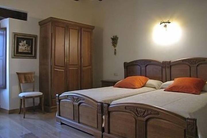 Casa Martikonea for 16 people in Basaburua, Navarra Province
