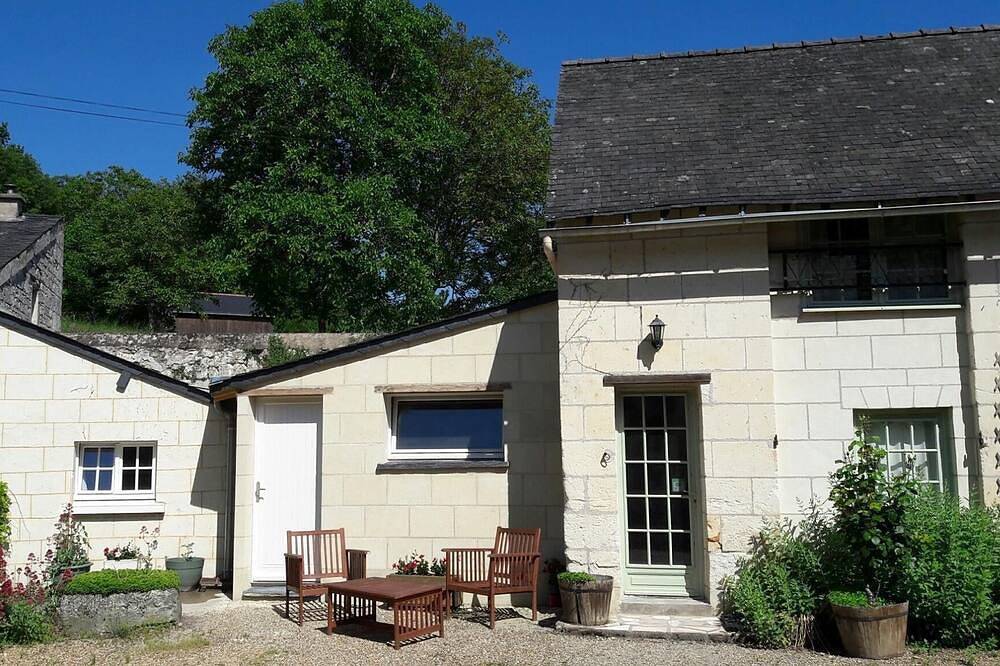Pour un séjour à 2 très au calme dans une maison de tuffeau en Anjou in Grézillé, Vallée de la Loire