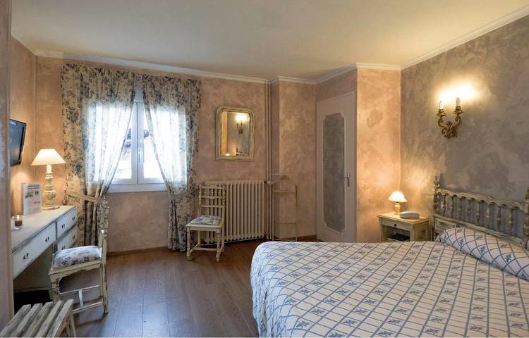 Hôtel pour 4 personnes, avec vue et piscine ainsi que jardin et sauna à Saillagouse - 2