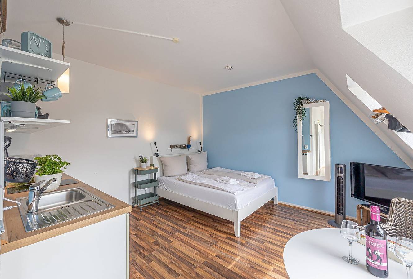 Hel lejlighed, Fewo1846 - Ahoi (App. 654) / comfortable studio apartment in the attic in Wassersleben, Harreslev