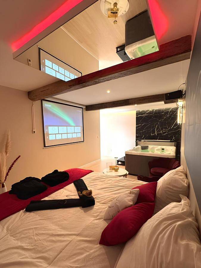 Gîte pour 2 personnes, avec jacuzzi et terrasse à Argenton-les-Vallées - 3